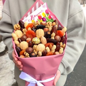 Конверт с орехами и сухофруктами "8 марта" 