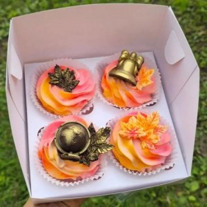 Клубничный зефир с шоколадным фигурками